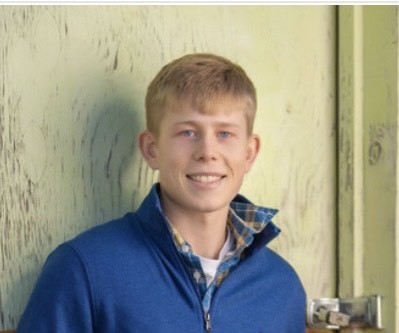 Riley Dunman receives Governor's Distinguished Scholarship