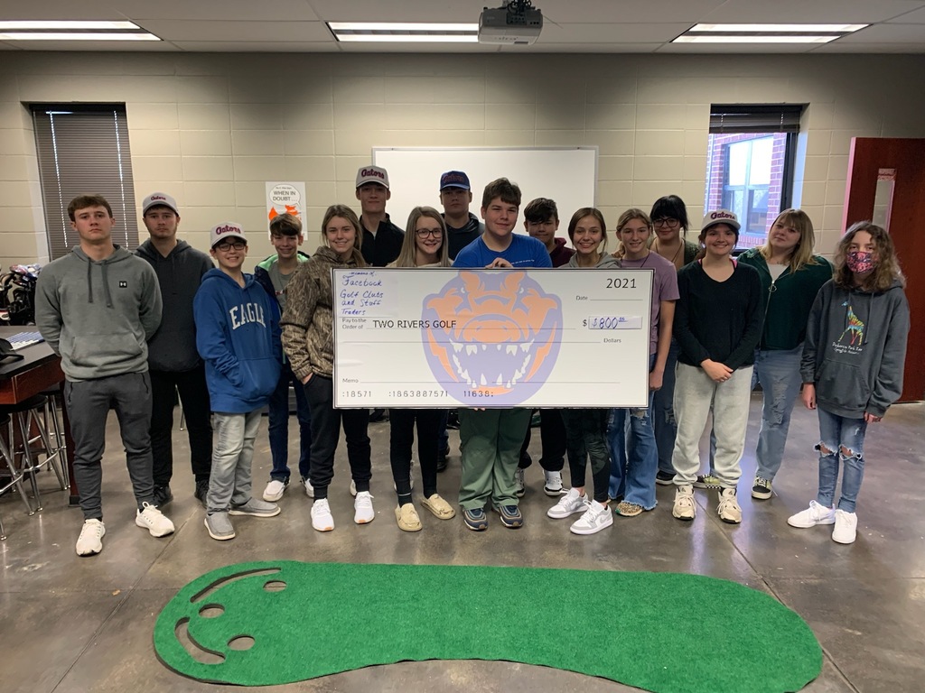 Golf Team receives donation